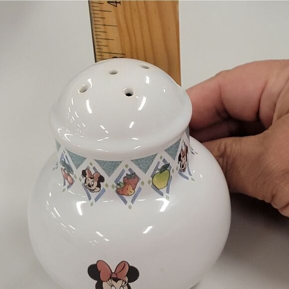 Minnie Salt and Pepper Shakers - Picture 3 of 6